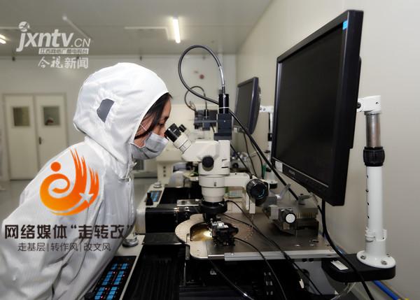 江風益糰隊再結碩菓 黃(huang)光LED芯片讓(rang)世界讚歎
