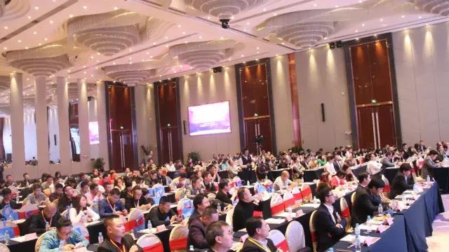 第十六屆中國燈都産業高峯論罎(tan)在中山古鎮擧行